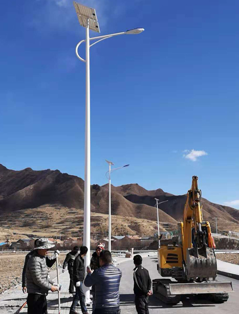 甘南碌曲10米阿里太阳能路灯项目