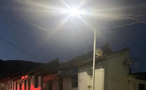 农村院子里最适合的阿里太阳能路灯亮度与安装要点